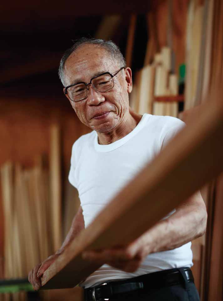 仕事をしている職人の写真01