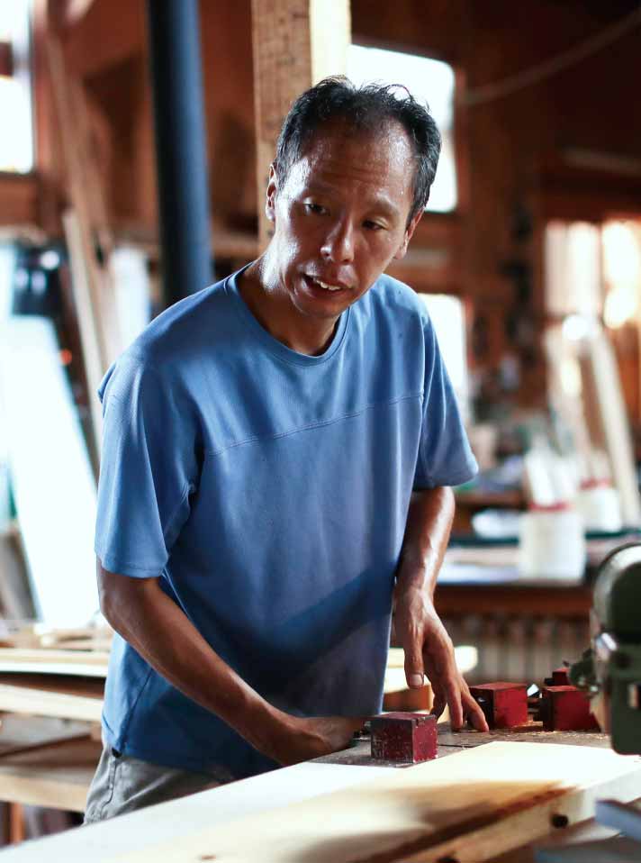 仕事をしている職人の写真02